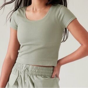 Athleta Rise Above Rib Crop T-Shirt Girls Med 8-10 Active